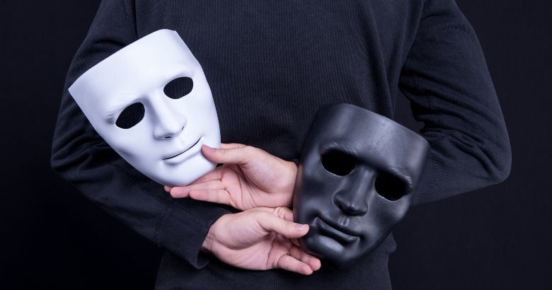 XR eLearning Experiences: Adapting Immersive Theater Methods