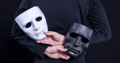XR eLearning Experiences: Adapting Immersive Theater Methods